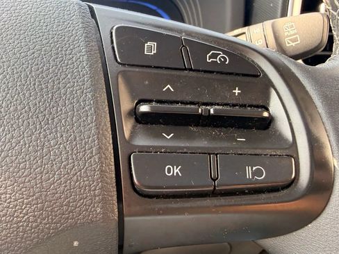 Used 2025 Hyundai Venue SEL FWD image 20