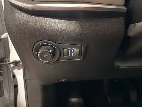 Used 2025 Jeep Compass Limited AWD/4WD image 16