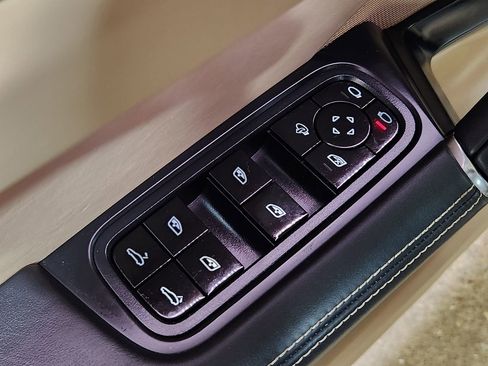 Used 2019 Porsche Cayenne image 44