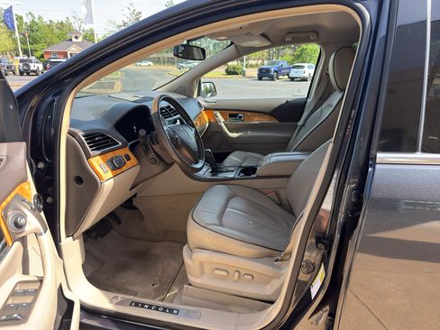 Used 2013 Lincoln MKX FWD image 12