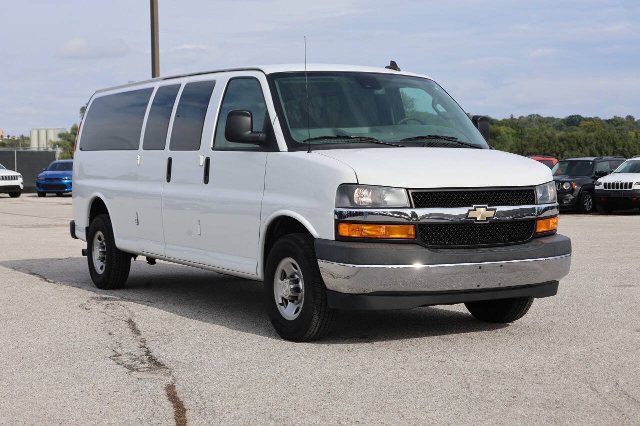 Used 2019 Chevrolet Express 3500 LT w/ LT Preferred Equipment Group RWD image 4