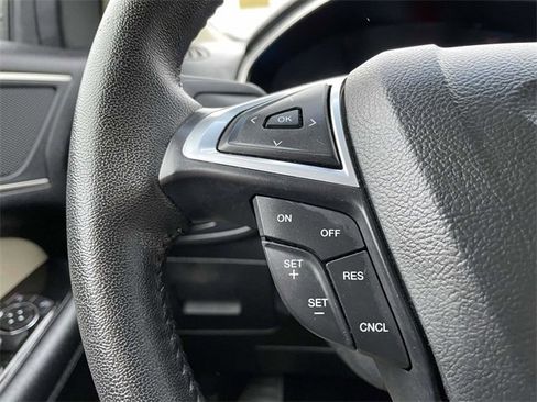 Used 2017 Ford Edge SEL image 24