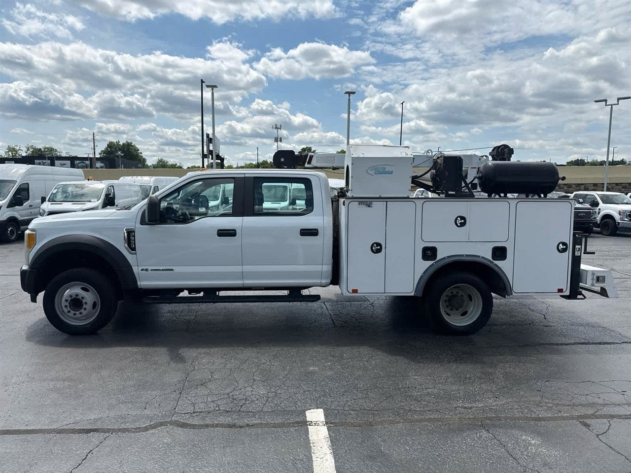 Used 2017 Ford F550 2WD Crew Cab Super Duty image 5