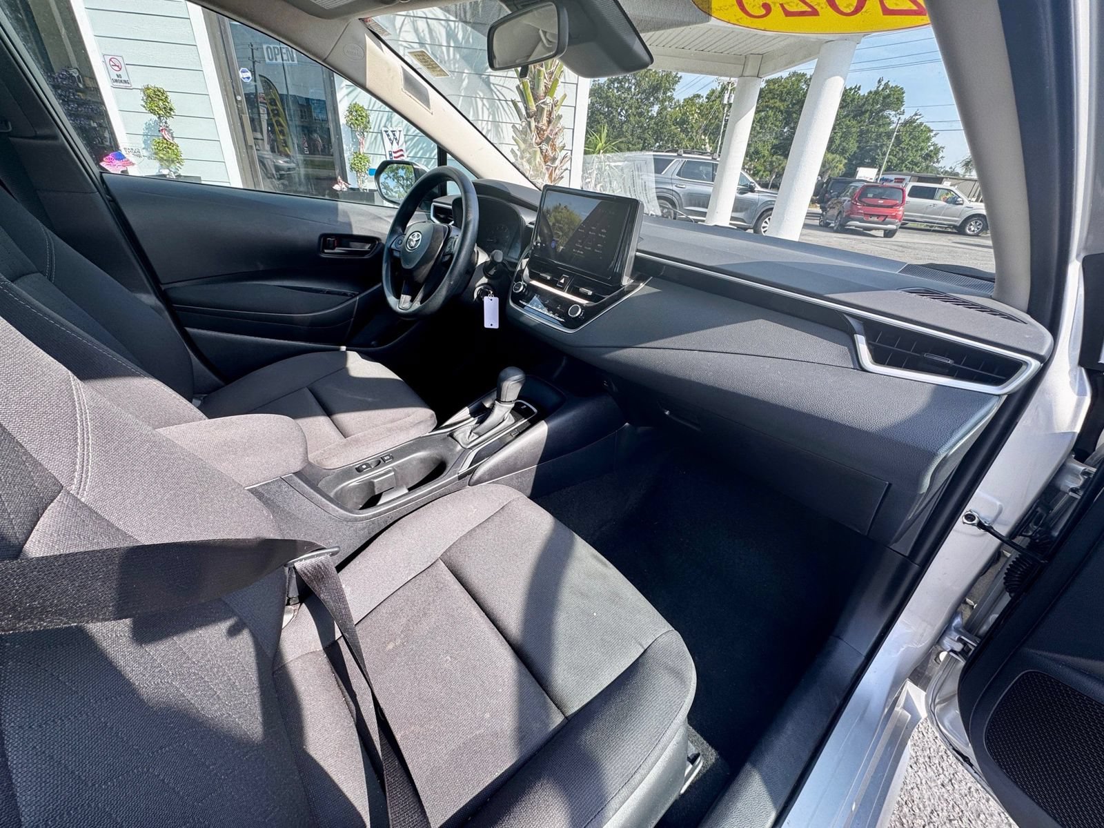 Used 2025 Toyota Corolla LE FWD image 12