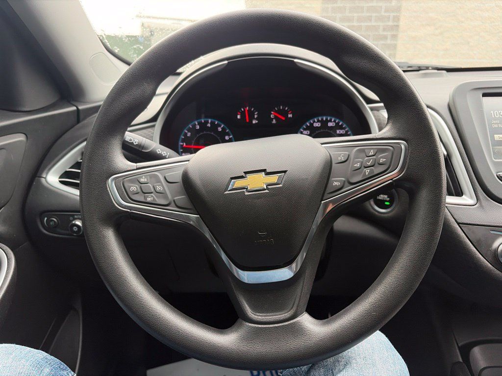 Used 2017 Chevrolet Malibu LS FWD image 3