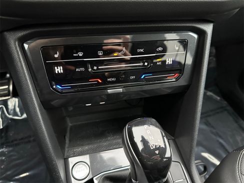 Used 2023 Volkswagen Tiguan SE R-Line image 20