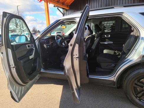 Used 2020 Ford Explorer XLT w/ Comfort Package image 7