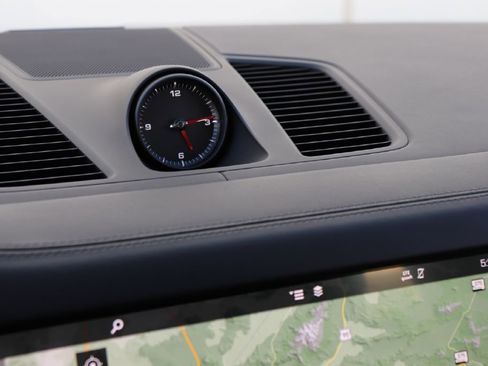 Used 2019 Porsche Cayenne S image 48