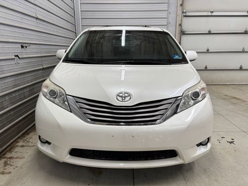 Used 2016 Toyota Sienna XLE Premium AWD/4WD image 2