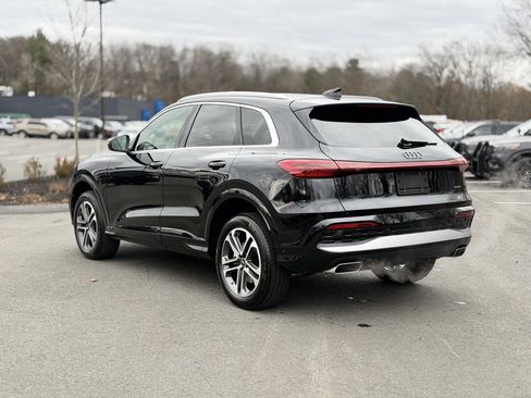 Certified 2025 Audi Q5 2.0T Premium w/ Convenience Package image 4