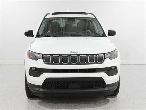 Used 2022 Jeep Compass Latitude w/ Sun and Sound Group image 2