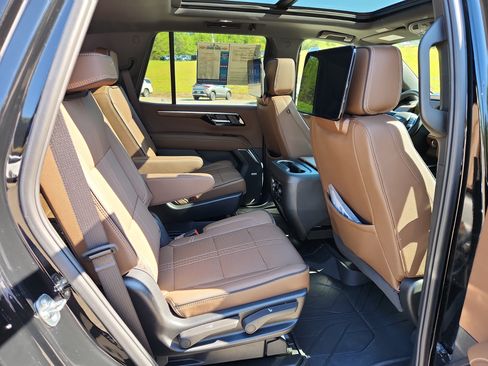 Used 2025 Chevrolet Tahoe High Country AWD/4WD image 48