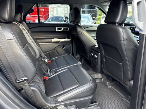 Used 2022 Ford Explorer XLT w/ Equipment Group 202A image 38