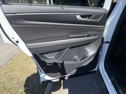 Certified 2025 Volkswagen Atlas Cross Sport SEL R-Line image 28