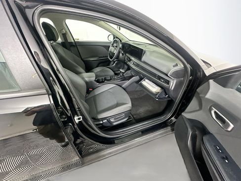 Used 2025 Kia K4 FWD image 29