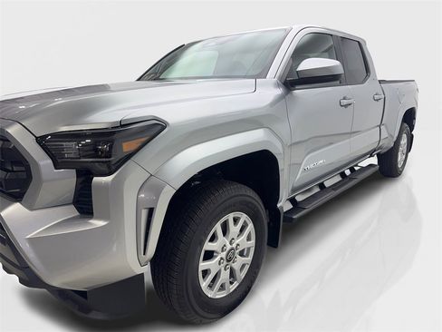 Used 2025 Toyota Tacoma SR5 image 11