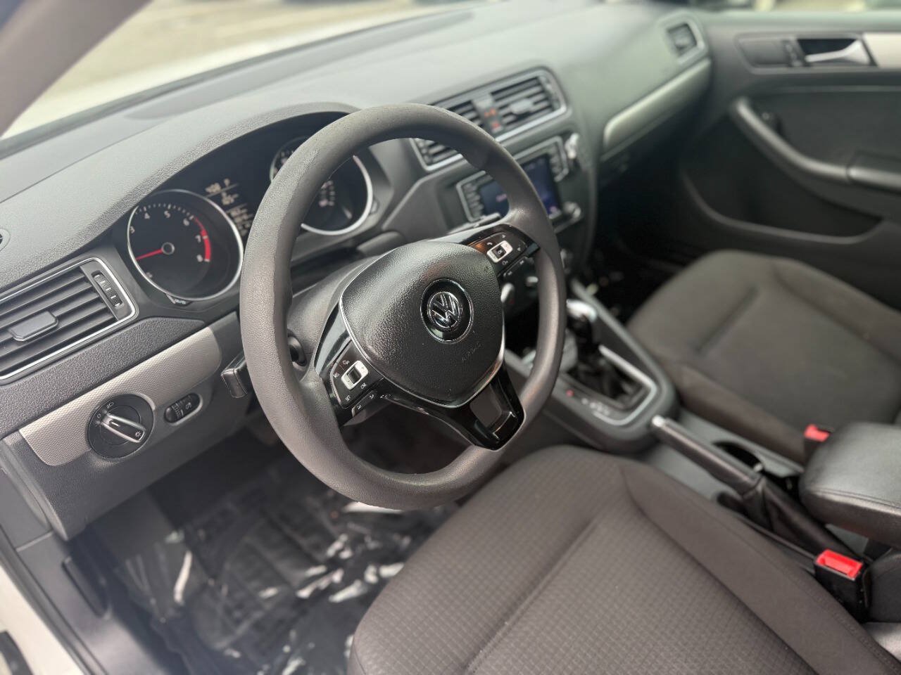 Used 2016 Volkswagen Jetta SE FWD image 11