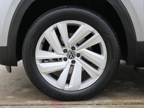 Certified 2021 Volkswagen Atlas Cross Sport SE image 30