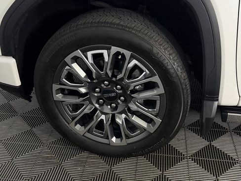 Used 2024 GMC Sierra 1500 Denali Ultimate AWD/4WD image 14
