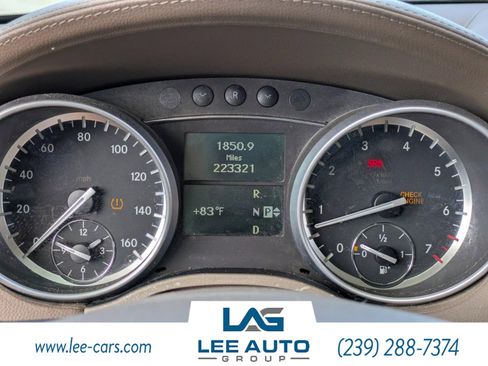 Used 2011 Mercedes-Benz GL 450 4MATIC image 23