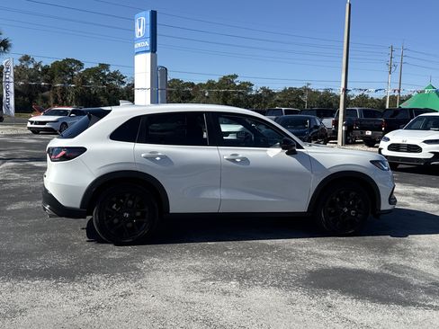 Certified 2025 Honda HR-V Sport image 5