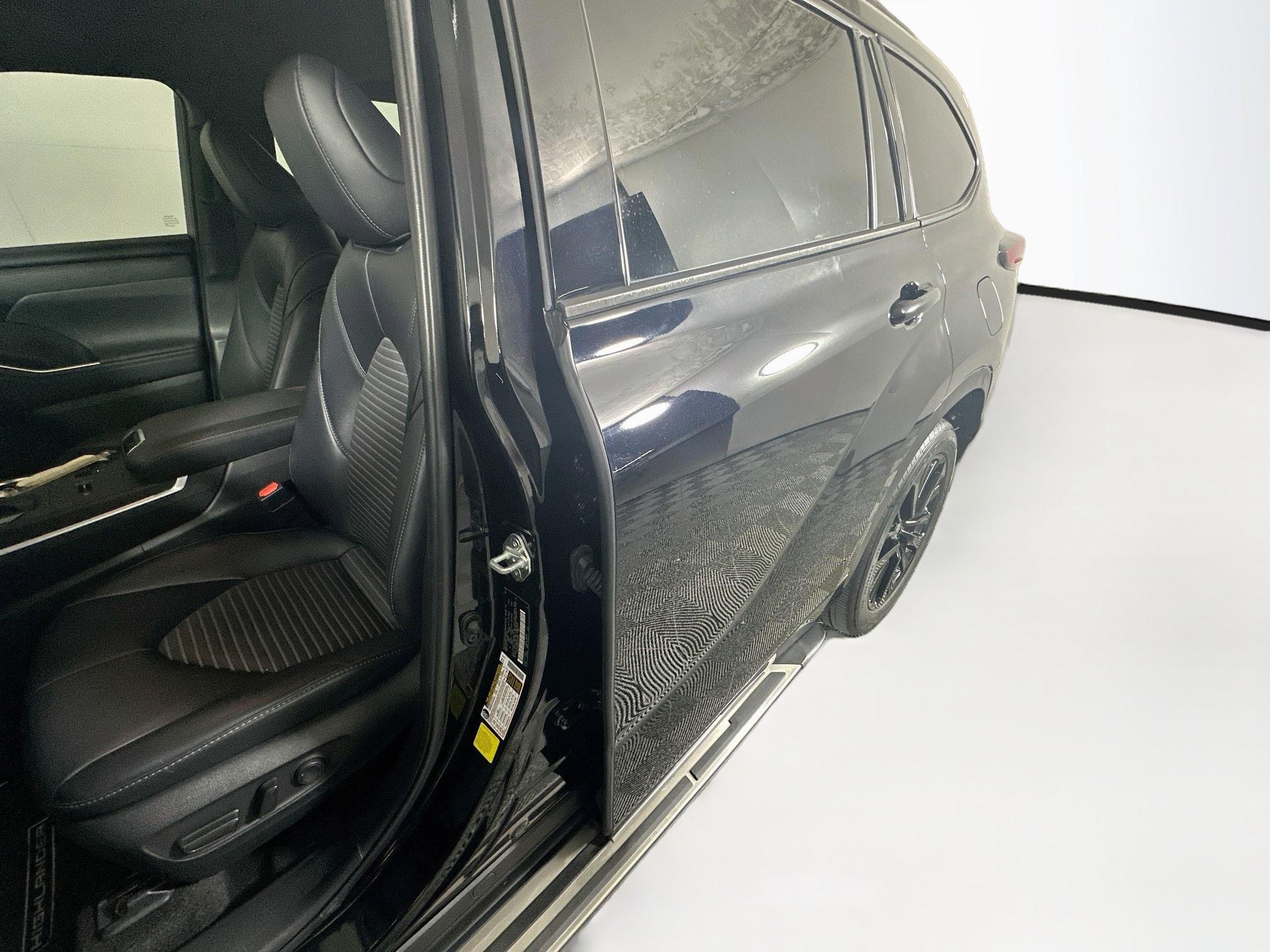 Used 2023 Toyota Highlander XSE FWD image 12