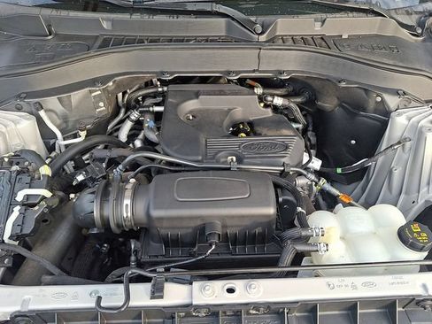 Used 2020 Ford Explorer XLT w/ Equipment Group 202A AWD/4WD image 28