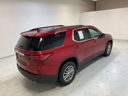 Used 2023 Chevrolet Traverse LT image 3