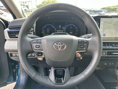 Used 2025 Toyota Camry XLE w/ Premium Plus Package image 11