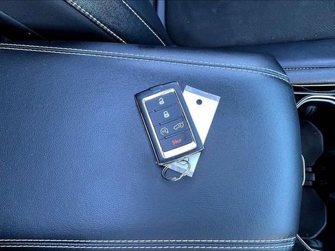 Used 2023 Jeep Grand Cherokee Altitude image 34