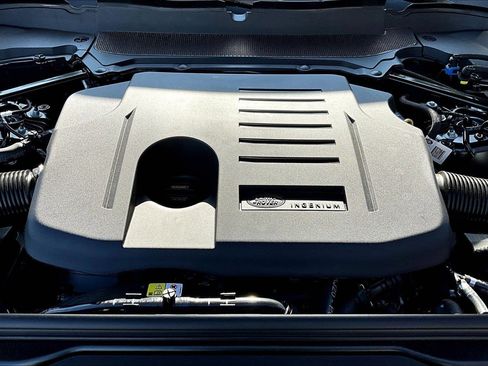 New 2026 Land Rover Discovery Limited Edition image 13