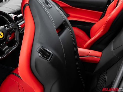 Used 2022 Ferrari 812 GTS image 41