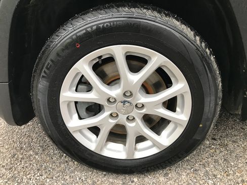 Used 2018 Jeep Cherokee Latitude image 10