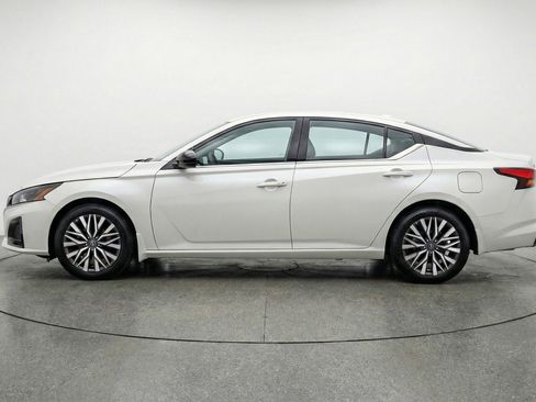 Used 2025 Nissan Altima 2.5 SV image 5