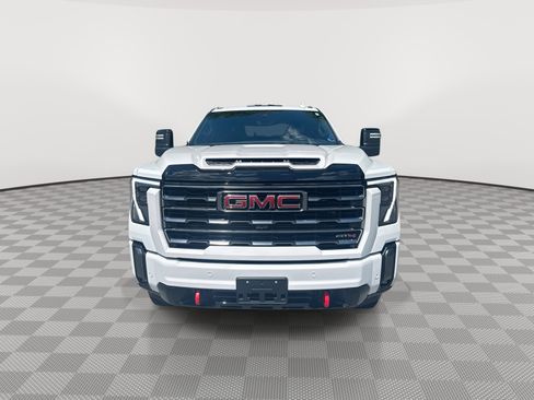 Used 2024 GMC Sierra 2500 AT4 w/ AT4 Premium Plus Package AWD/4WD image 3