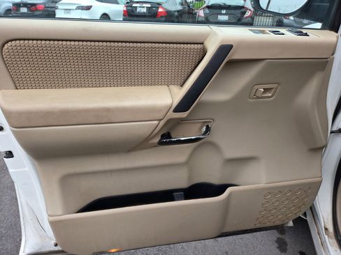 Used 2008 Nissan Titan SE image 7