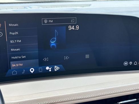 Used 2024 Cadillac XT4 Luxury w/ Cold Weather Package FWD image 18