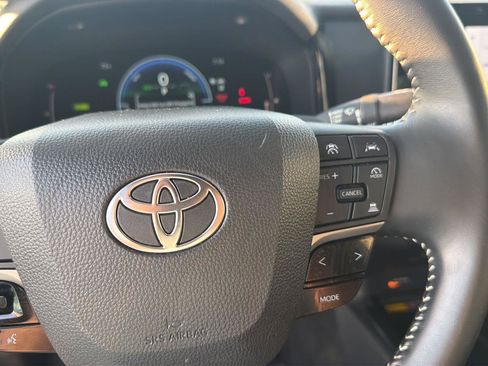 Certified 2025 Toyota Camry SE FWD image 22