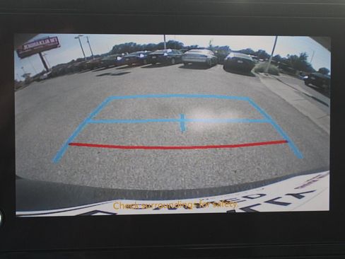 Used 2025 Toyota Sienna LE image 3