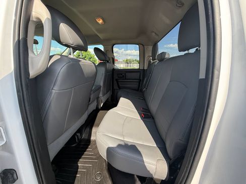 Used 2017 RAM 1500 Express RWD image 19