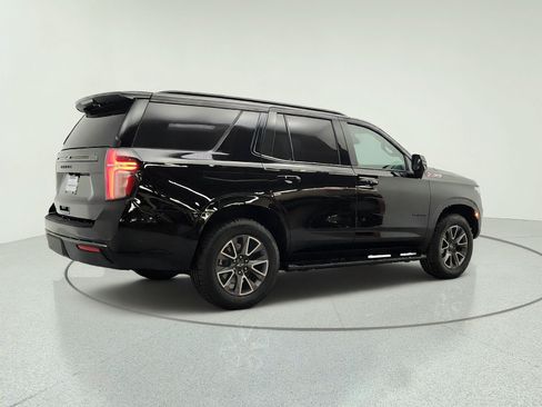 Used 2022 Chevrolet Tahoe Z71 w/ Luxury Package AWD/4WD image 5