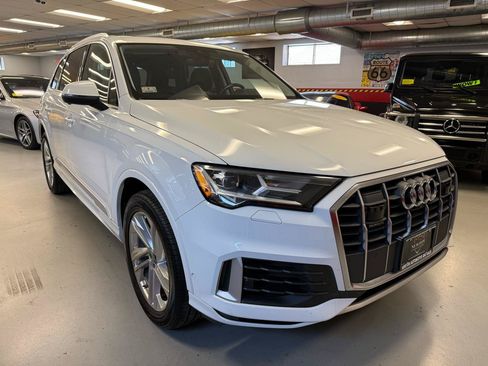 Used 2022 Audi Q7 3.0T Premium Plus w/ Premium Plus Package AWD/4WD image 3