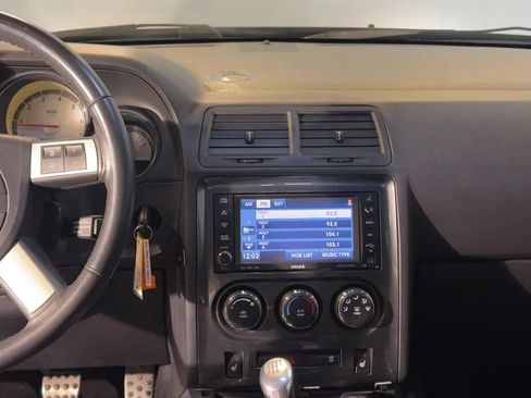 Used 2010 Dodge Challenger R/T RWD image 13