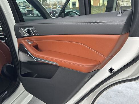 Used 2024 BMW X7 xDrive40i image 13