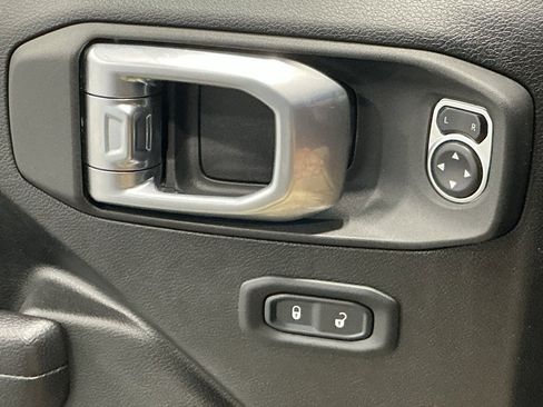 Used 2024 Jeep Wrangler Sport S image 15