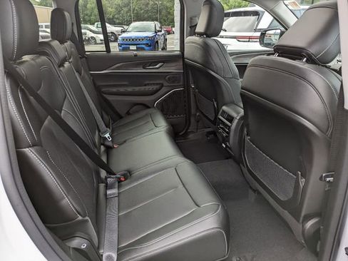 Used 2023 Jeep Grand Cherokee 4WD 4xe w/ Luxury Tech Group II image 20