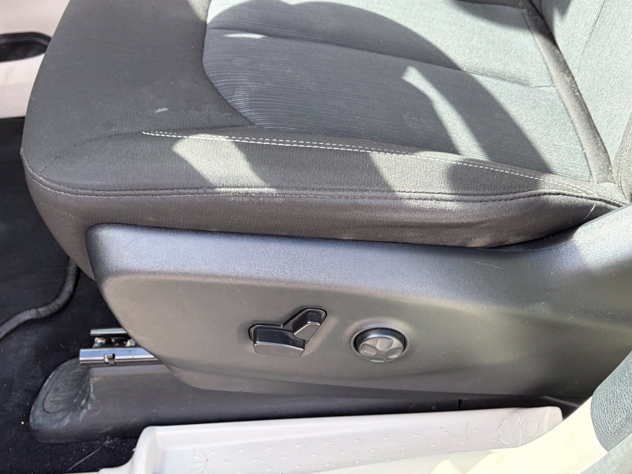 Used 2023 Chrysler Voyager LX FWD image 6