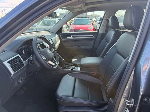 Used 2023 Volkswagen Atlas SE w/ Panoramic Sunroof Package image 4
