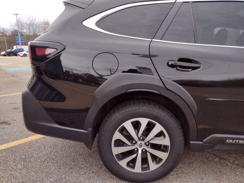 Used 2024 Subaru Outback Premium image 8