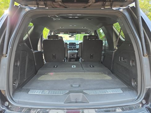 Used 2022 Chevrolet Tahoe Z71 w/ Luxury Package AWD/4WD image 13